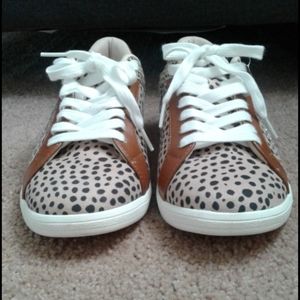 Women's fashion sneakers